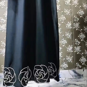 Abayas pour femmes élégantes et modestes brodées à la main en verre taillé à la main Robes formelles traditionnelles de Dubaï Tissu respirant - Product Image 1