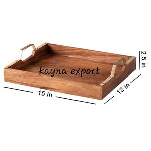 Plateau de service en bois d'acacia personnalisé fait à la main avec nouveau design poignée en feuille de métal doré - Product Image 2