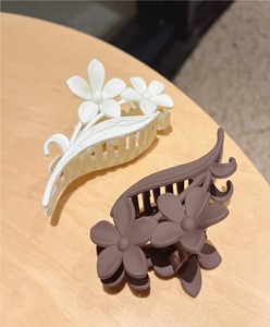 Pinza de pelo con diseño de perlas de lujo para mujer, accesorios de moda para el cabello para fiestas y uso en la Oficina a precios mayoristas - Product Image 2