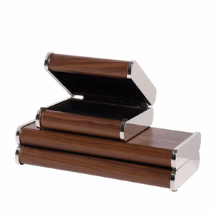 Elegante caja de almacenamiento de madera con detalles en plata Caja de almacenamiento decorativa con diseño único y tapa de apertura Últimas cajas de madera - Product Image 1