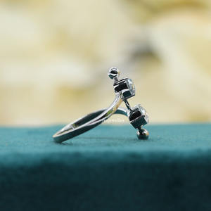 Bague de fiançailles en or massif 10K de luxe pour femme Diamant de laboratoire de coupe ronde avec deux pierres - Product Image 3