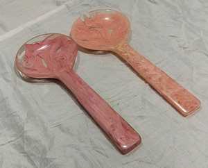 Cuillère en résine pour serveur avec finition polie et mélange de couleurs élégant, ustensile léger fait à la main pour les repas quotidiens et le service - Product Image 3