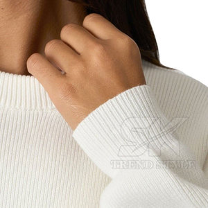 Sudaderas de moda para mujer, ajustadas, cortas, lisas, cómodas y tipo pullover. - Product Image 5