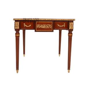 โต๊ะข้างไม้มะฮอกกานีทรงสี่เหลี่ยมหรูหรา พร้อมลายฝังมุกดอกไม้และพวงมาลัยทองเหลืองประดับตกแต่งอย่างงดงาม สำหรับการตกแต่งบ้านสไตล์คลาสสิก - Product Image 1