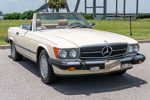 Mercedes-Benz 560SL de 1986 en excellent état, 42 000 miles, moteur V8, hardtop inclus, provenance climat chaud - Product Image 2