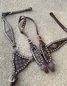 Ensemble de clous de cheval de haute qualité rose vif une oreille Headstall ensemble de collier de poitrine Tack au meilleur prix - Product Image 3