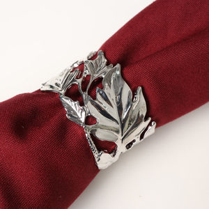 Rond de serviette en métal plaqué or de première qualité avec pointillés fait à la main avec logo personnalisé en gros - Product Image 3