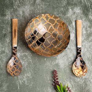 Cuenco de Cuerno de Búfalo con Juego de Cucharas a Juego, Acabado Brillante Hecho a Mano y Patrón de Líneas Doradas para una Decoración Elegante del Hogar - Product Image 1