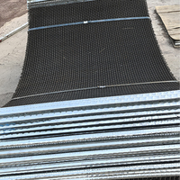 Maille tissée pour traitement thermique par trempage, longue durée de vie, pour le traitement des minerais de fer