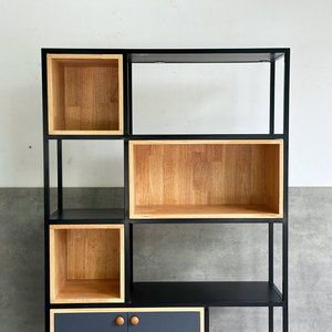 Estante Decorativo Minimalista de 5 Niveles Hecho de Madera de Caucho con Estructura de Hierro KTB68143 - Product Image 6