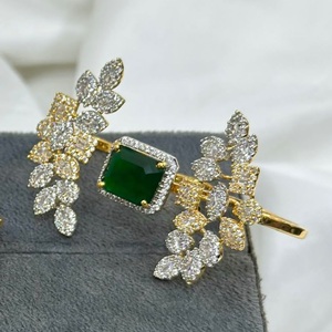 แหวนทองคลาสสิกคุณภาพดี ปรับขนาดได้ ประดับเพชร CZ สามวง สำหรับงานแต่งงาน งานเลี้ยง และใช้งานทั่วไป สำหรับสาวๆ - Product Image 2