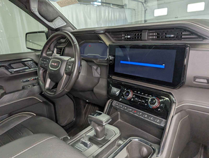 En buen estado, camioneta GMC Sierra 1500 AT4X 4WD Crew Cab 2024 - Product Image 2