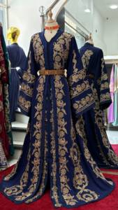 Takchita marocaine élégante brodée avec un motif floral doré, col en V, manches longues, kaftan long jusqu'au sol, robe de mariée pour femmes - Product Image 2