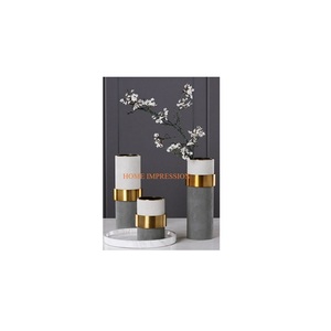 Juego de 3 jarrones y macetas antiguos de metal de diferentes tamaños Floreros y macetas de suelo estándar de mármol grande de la mejor calidad - Product Image 1