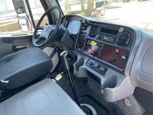 Camión de plataforma CORONADO 114 de 25 pies, 3 ejes, estándar, usado, año 2015 - 450HP, transmisión manual de 10 velocidades, listo para exportar a todo el mundo - Product Image 2