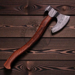 ขวานเหล็กดามัสกัสแบบพรีเมียมสำหรับงานอุตสาหกรรม ขวานต่อสู้แบบตีขึ้นรูปด้วยมือ ขวานสำหรับตั้งแคมป์และล่าสัตว์กลางแจ้ง ด้ามไม้พะยูง พร้อมปลอก - Product Image 5