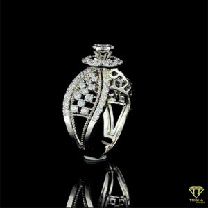 Bold Unisex Lab Grown Diamond Ring Pieza de declaración de lujo para Unisex para compromiso Cumpleaños Aniversario Regalo Estilo Hip Hop - Product Image 5