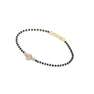 Pulsera flexible de oro amarillo con diamantes esféricos para mujer - Product Image 3