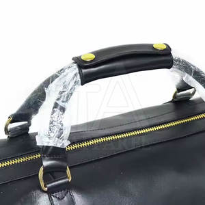 Sac de sport en cuir au meilleur prix avec grande capacité, look élégant, construction durable et sangle réglable conçue pour les activités de plein air - Product Image 5