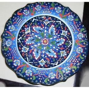 Plaque en relief en céramique de 25cm Design de plaque élégante pour la décoration intérieure - Product Image 1