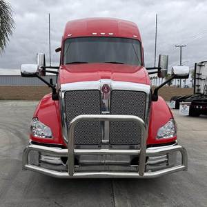 Camion semi-remorque KenworthS T680 2022 d'occasion, très demandé, avec cabine couchette à toit surélevé de 76 pouces, moteur Cummins 450HP, boîte de vitesses Endurant automatique à 12 rapports, faible kilométrage - Product Image 1