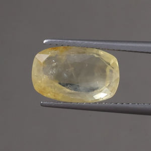 Pierre précieuse en vrac saphir jaune naturel 12.5x8mm coupe ovale 6.05 carat IGI certifié pour les effets de lumière fabrication de bijoux fins faits à la main - Product Image 1