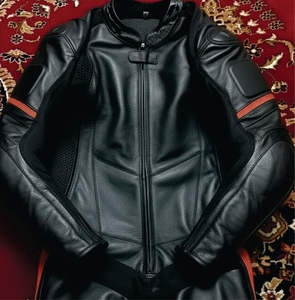 ชุดหนังสำหรับแข่งรถมอเตอร์ไซค์แบบมืออาชีพสั่งทำพิเศษ กันลม ระบายอากาศ แห้งเร็ว บริการ OEM ดีไซน์ใหม่ - Product Image 4