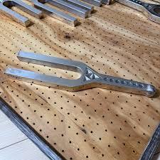 Espadas de Sonido (Juego de 8) que incluyen 528Hz, Afinación Gigante (D288/A432) y Campana de Sonido - Product Image 3