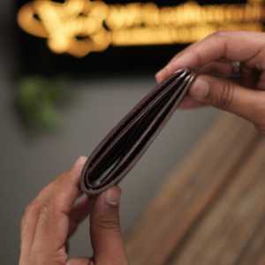 กระเป๋าสตางค์แบบพับสองตอน รุ่น No.55 Slim Classic แบบเย็บเต็มใบ สีเบอร์กันดี ทำจากหนังฟูลเกรนเวจแทน - Product Image 4