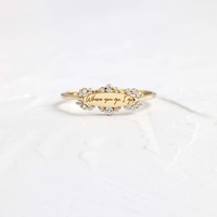 Nouvel Arrivage Cadeau Souvenir Bague Chevalière Gravable en Argent 925 Plaqué Or 14K avec Lettre Initiale et Diamants Pavés en Filigrane