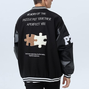 Chaqueta universitaria sostenible para hombre hecha a mano con materiales reciclados con un diseño clásico chaqueta universitaria de estilo urbano para hombre - Product Image 2