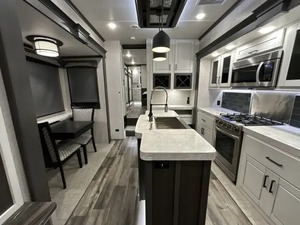 รถพ่วงมือสองสภาพดี ปี 2023 ยี่ห้อ Cross Roads รุ่น RED WOODs RW 4200FL Fifth Wheel - Product Image 4