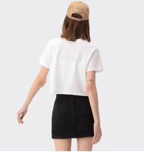 Camiseta corta para mujer de uso diario Estilo de moda Casual Fit OEM Fábrica de impresión personalizada - Product Image 6
