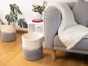 Panier en macramé à deux tons, élégant et fait à la main, pour le rangement du linge, des jouets et l'organisation de la maison, décoration fonctionnelle en provenance d'Inde - Product Image 4