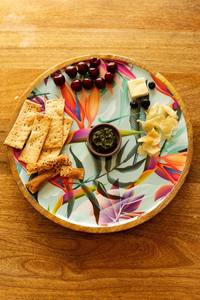 Plateau de service décoratif en bois naturel et résine époxy de qualité export pour la maison et les restaurants, au prix direct usine - Product Image 3