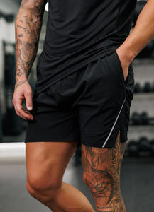 Short d'entraînement sportif 2 en 1 pour hommes OEM Short de sport tissé noir pour hommes avec marque réfléchissante Regular Fit Activewear Commande en gros - Product Image 3