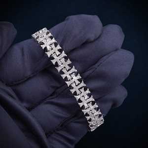 Pulsera de eslabones cruzados de moissanita helada única para hombre, oro blanco con diamante, diseño Vintage elegante para regalo de fiesta de boda - Product Image 3