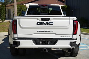 GMC Sierra 3500HD Denali Ultimate Crew Cab 4x4 2024 Usada en Perfectas Condiciones - Product Image 3