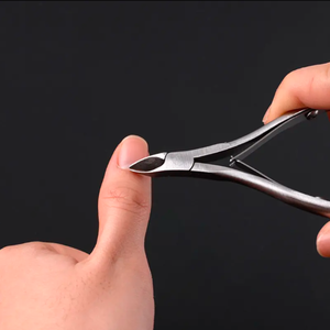 Pince à ongles professionnelle et coupe-cuticules outil en acier inoxydable à lame incurvée argentée pour le soin des ongles sur les doigts - Product Image 5