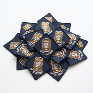 Parche bordado personalizado con arco, insignia vintage de flechas de cadena de topografía, emblema para ropa con borde Merrow, venta al por mayor a granel - Product Image 2