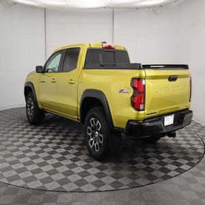 ¡Oferta Imperdible! Camioneta Chevrolet Colorado 2023 Súper Limpia, 2.7L Turbo Automática 4x4 Amarilla de Lujo - Product Image 2