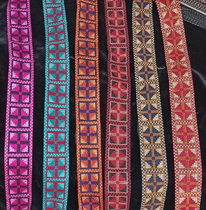 Encajes de trabajo de hilo bordado hechos a medida, opciones multicolor con pequeñas perlas bordadas en ancho de pulgadas - Product Image 2