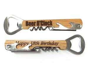 Elegante abrebotellas de madera con impresionantes patrones de ondas Llavero y accesorio de fiesta - Product Image 2