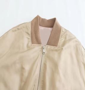 Blouson aviateur universitaire en satin d'hiver tendance pour femmes avec broderie personnalisée grande taille veste polaire XS élégante remplie de coupe-vent - Product Image 3