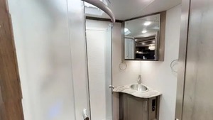 Caravane de camping tout-terrain d'occasion 2023 D-y-n-a-m-a-x I-s-a-t-a 5 34DS4X4 avec structure en fibre de verre à vendre - Product Image 5