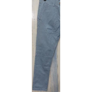 กางเกงชิโนผู้ชาย ผ้าฝ้ายทวิล 100% ย้อมสีพื้น มีกระเป๋าหลังแบบเวลท์ โลโก้ ทรงปกติ เอวแบบปกติ ผลิตในบังกลาเทศ ไม่มีลายพิมพ์ - Product Image 2