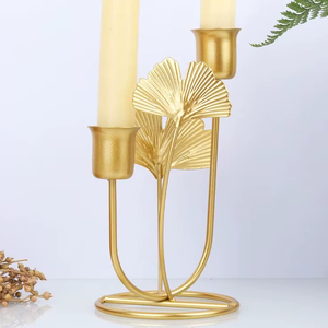 Le support de lampe à thé unique en métal Leaf Design peut être parfaitement assorti à la décoration de votre salon. Utilisez-le pour allumer des bougies parfumées. - Product Image 1