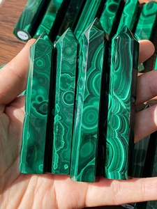 หินมาลาไคต์แกะสลักด้วยเลเซอร์ รูปทรงหอคอย คริสตัลธรรมชาติ ขายส่งจำนวนมาก สำหรับการทำสมาธิ ปรับสมดุลจักระ บำบัดด้วยเรกิ และเพื่อการพัฒนาทางจิตวิญญาณ - Product Image 4