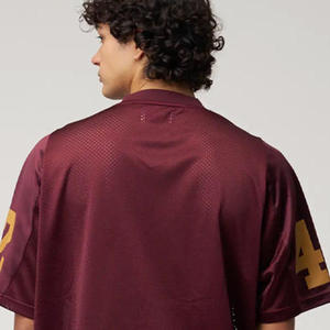 Maillot de football léger avec tissu de texture lisse, conçu pour les jeux en plein air. - Product Image 5