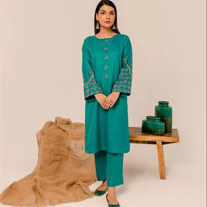 2025 venta al por mayor precio barato hecho a medida vestido casual para damas/Pakistán fabricante musulmán mujeres lana/khaddar vestido - Product Image 1